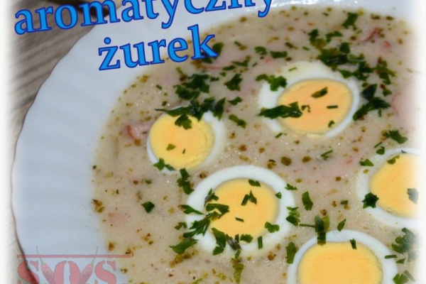 Żurek z kiełbasą i wędzonym boczkiem
