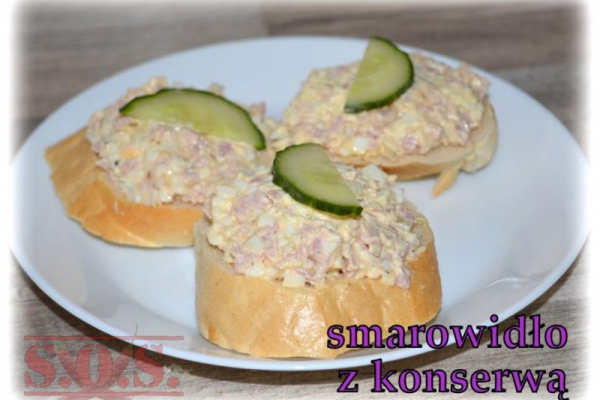 Pasta z jajkiem i konserwą turystyczną