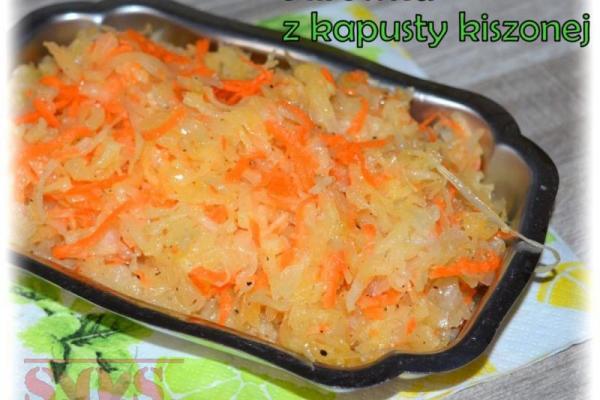 Surówka z kiszonej kapusty