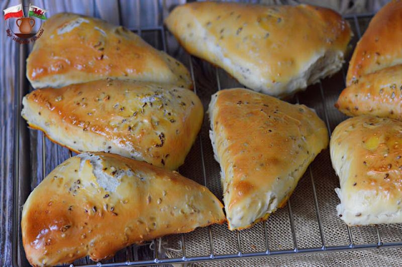 TRÓJKĄTNE BUŁECZKI Z SIEMIENIEM LNIANYM