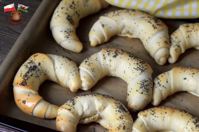 PYSZNE ŚNIADANIOWE ROGALE Z MAKIEM