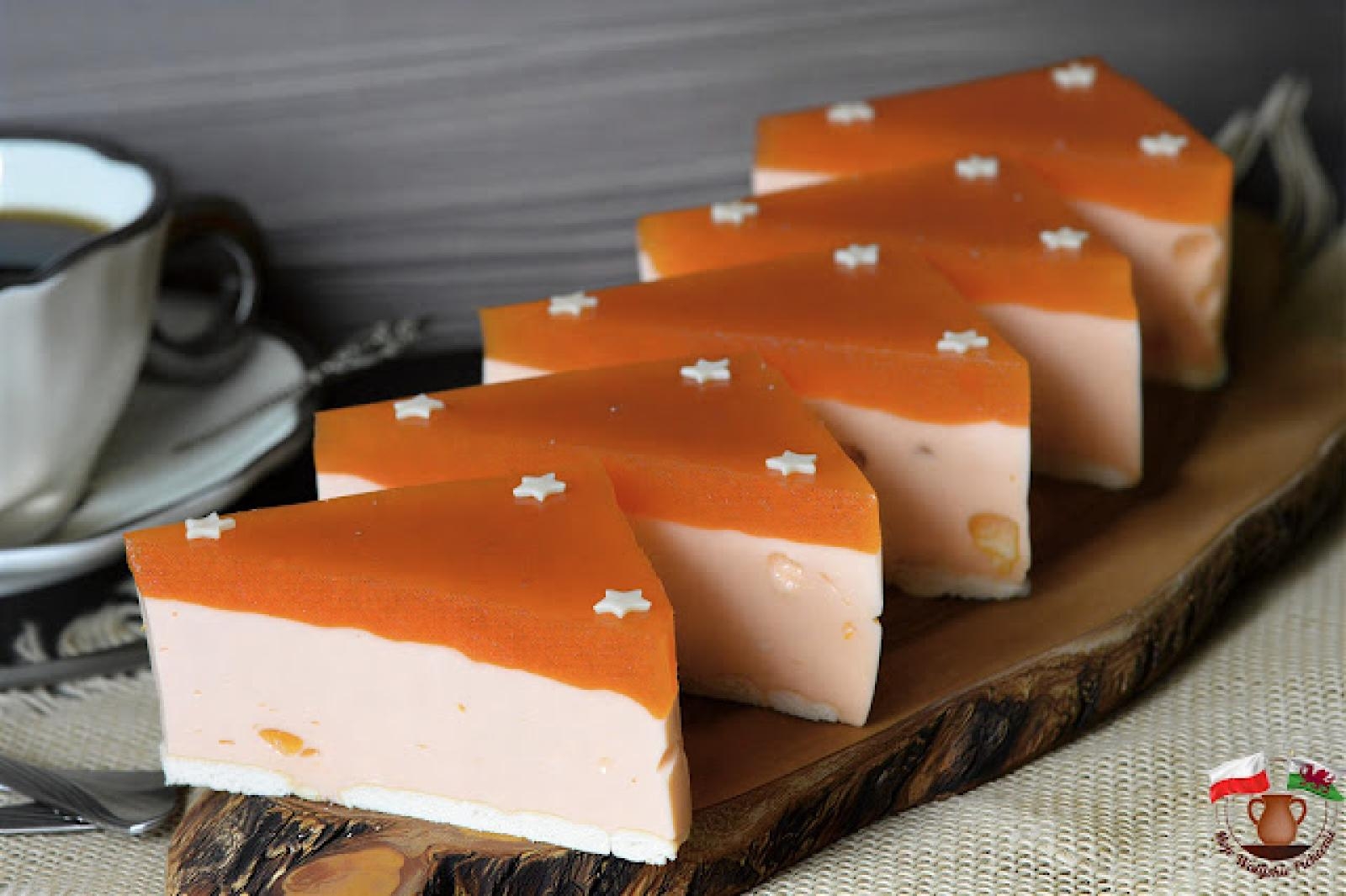 DELIKATNY BRZOSKWINIOWY SERNIK NA ZIMNO