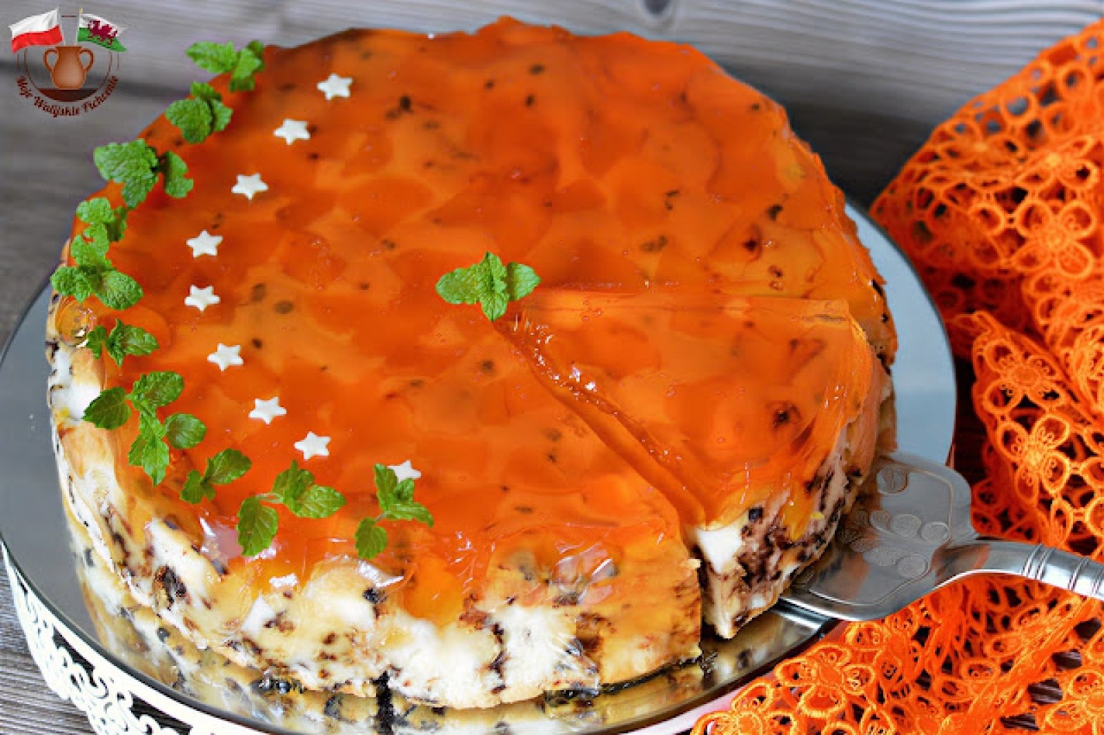 CIASTO STRACIATELLA Z BIAŁEK. Z BRZOSKWINIAMI I GALARETKĄ