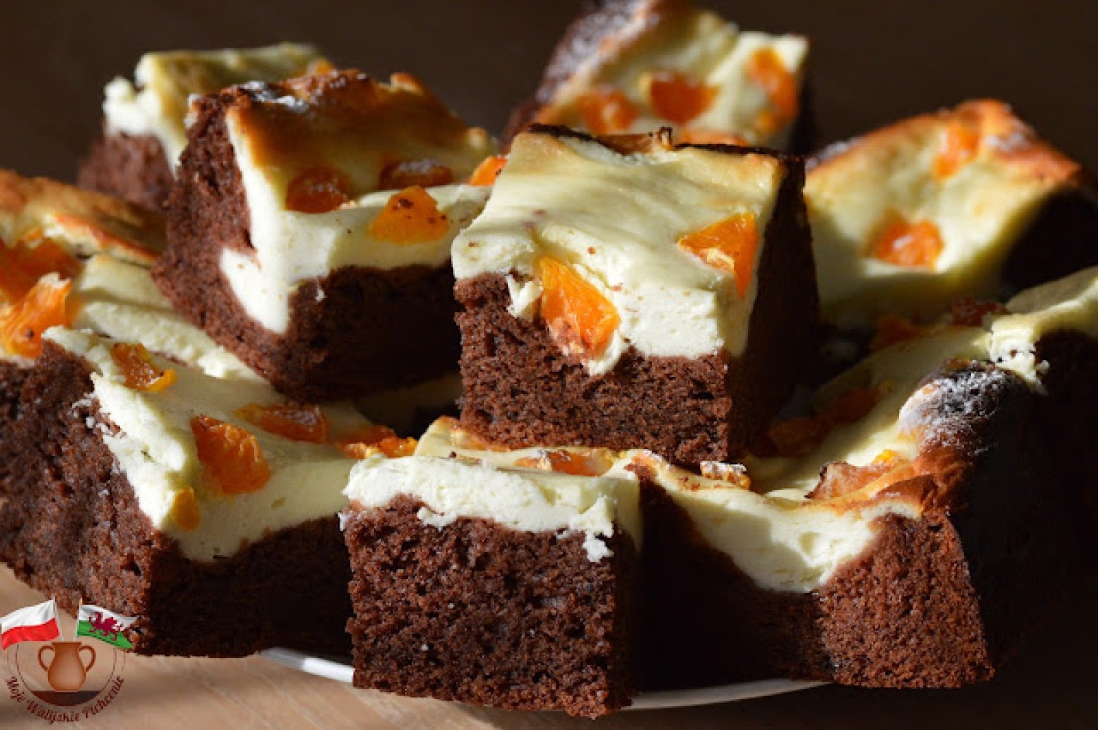 PUSZYSTE CZEKOLADOWE CIASTO Z SEREM I MANDARYNKAMI