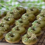 DONUTY PISTACJOWE