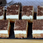 SZARLOTKA BEZ PIECZENIA...
