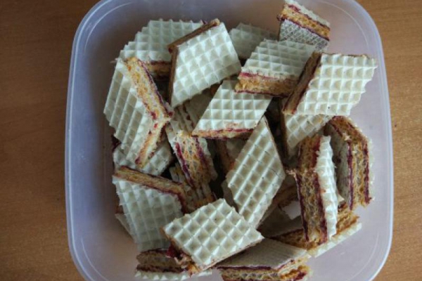 Wafle krówkowo-porzeczkowe