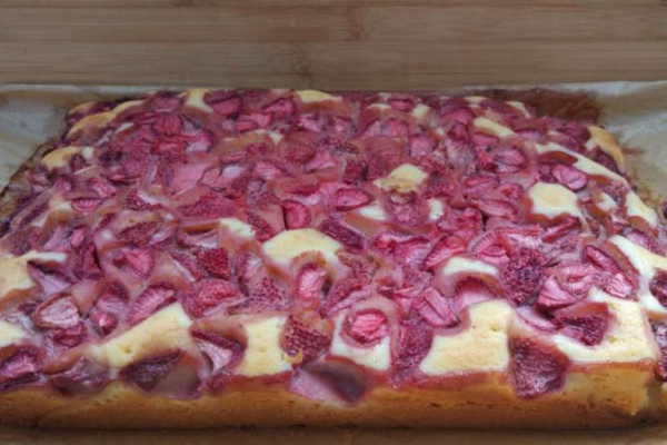 Ciasto jogurtowe z truskawkami