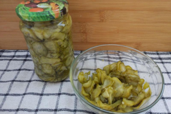 Sałatka z ogórków z chilli