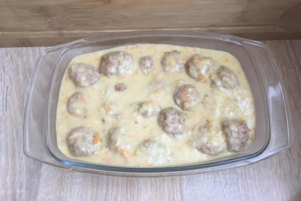 Pulpety w sosie porowo-śmietanowym