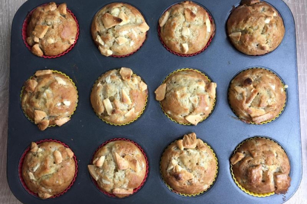 Bananowe muffinki z białą czekoladą