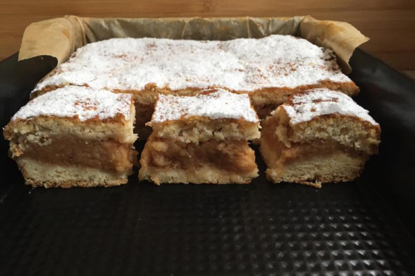 Jabłecznik na cieście krucho-drożdżowym