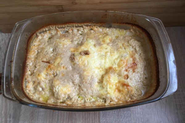 Pieczona pierś z kurczaka z pieczarkami w śmietanie