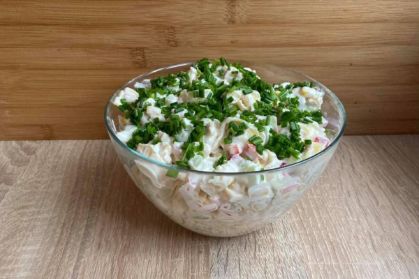 Sałatka z tortellini, warzywami i serem feta