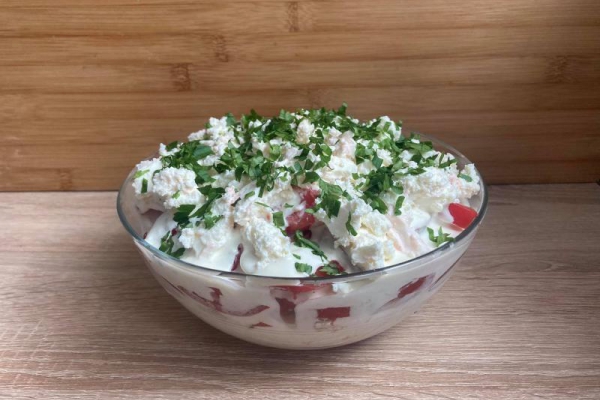 Pomidory w sosie czosnkowym z serem typu feta