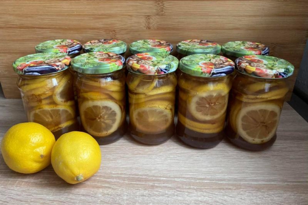 Domowy syrop do herbaty na odporność i przy przeziębieniu