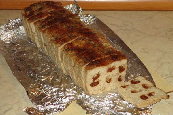 Pieczeń z suszonymi pomidorami
