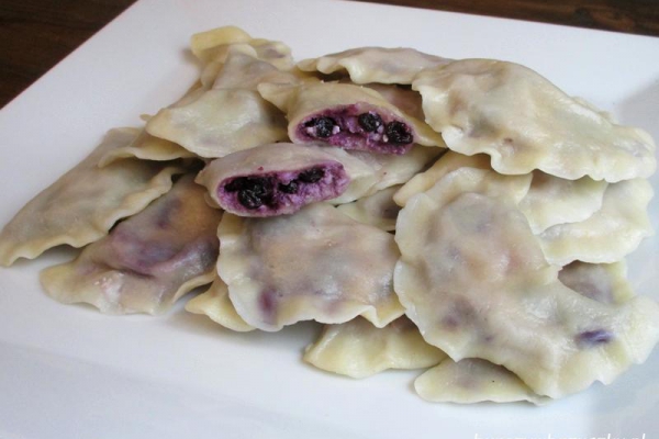 Pierogi z serem i jagodami