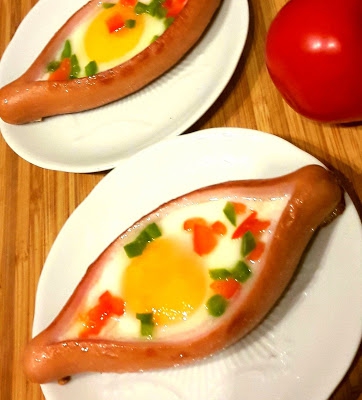 Łódeczki z parówek z jajkiem sadzonym