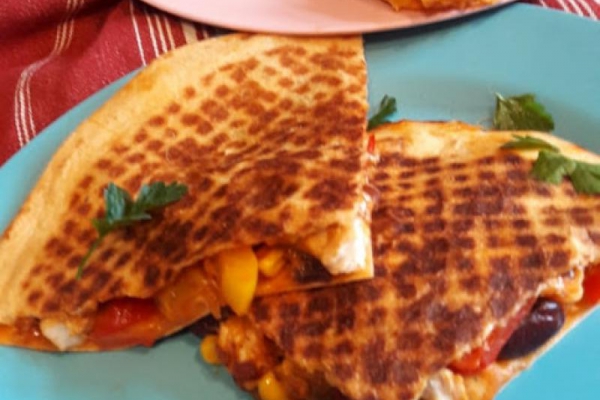 Quesadilla z farszem meksykańskim