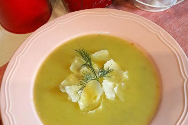 Zupa krem z kalafiora i szparagów z parmezanem