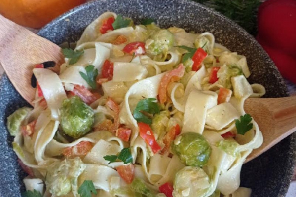 Makaron z warzywami w sosie mascarpone
