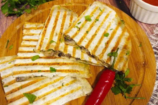 Quesadilla z pieczarkami
