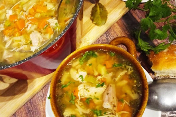 Zupa z warzyw i mięsa rosołowego a la flaki