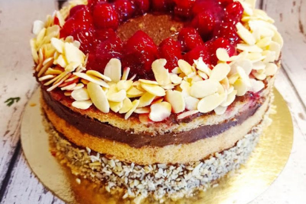 Tort z kremem czekoladowym bez laktozy i glutenu