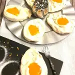 Bezowe jajka sadzone