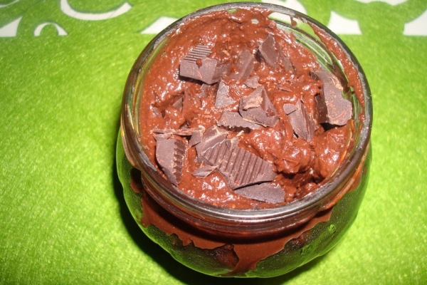 Czekoladowy krem jaglany z  kawałkami gorzkiej czekolady