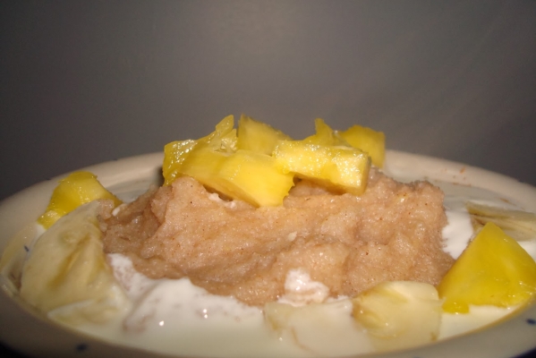 189. Bananowo-cynamonowy kleik ryżowy na jogurcie naturalnym