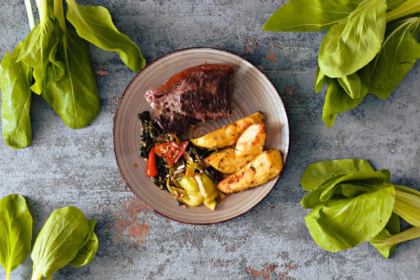 Stek i kapusta pak choi