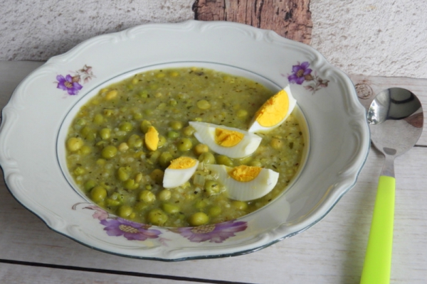 Zupa z zielonego groszku z estragonem
