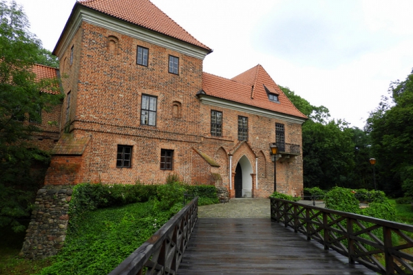 Śladami zamków rycerskich - zamek w Oporowie
