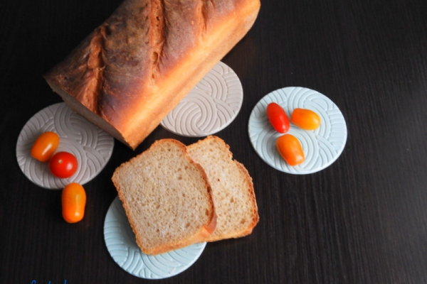 4 składnikowy chleb pszenny na drożdżach