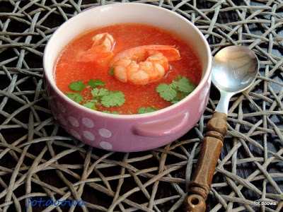 Zupa kokosowo - pomidorowa z czerwonymi krewetkami