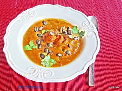 Orientalna zupa dyniowa z polską kiełbasą