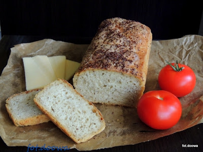 Szybki chleb pszenno - żytni z tikka masala i babką płesznik