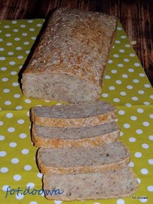 Ziołowy chleb pszenno - orkiszowy na zakwasie