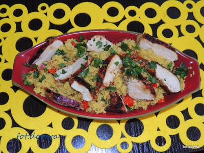 Marokańska sałatka z kuskusem i kurczakiem