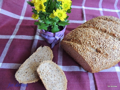 Chleb pszenny razowy z czarnuszką i sezamem