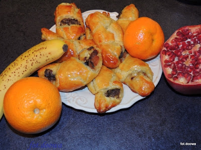Croissanty z serem i suszonymi owocami
