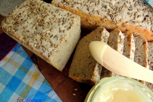 Chleb żytnio-orkiszowy na zakwasie z chia