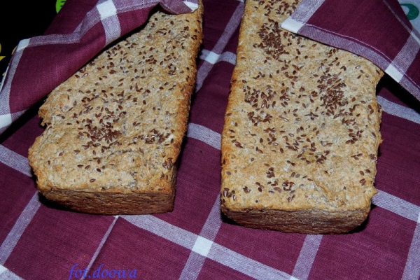 Chleb pszenny z ziarnem lnu