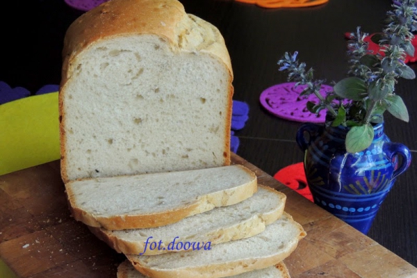 Chleb pszenno-żytni z ziarnami słonecznika z wypiekacza