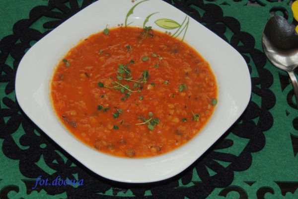 Złocista zupa warzywna z soczewicą