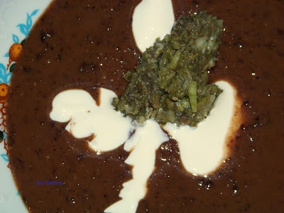 Zupa krem z czarnej fasoli z czekoladą