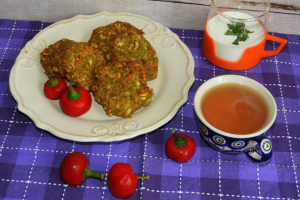 Smażone placki z bobu z szynką serrano