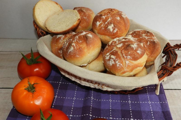Bułki pszenne pieczone metodą solno - drożdżową